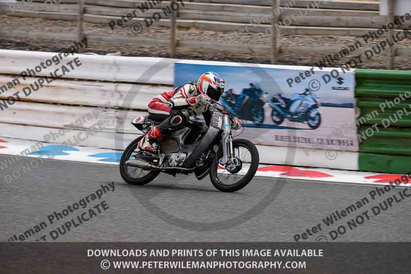 Vintage motorcycle club;eventdigitalimages;mallory park;mallory park trackday photographs;no limits trackdays;peter wileman photography;trackday digital images;trackday photos;vmcc festival 1000 bikes photographs